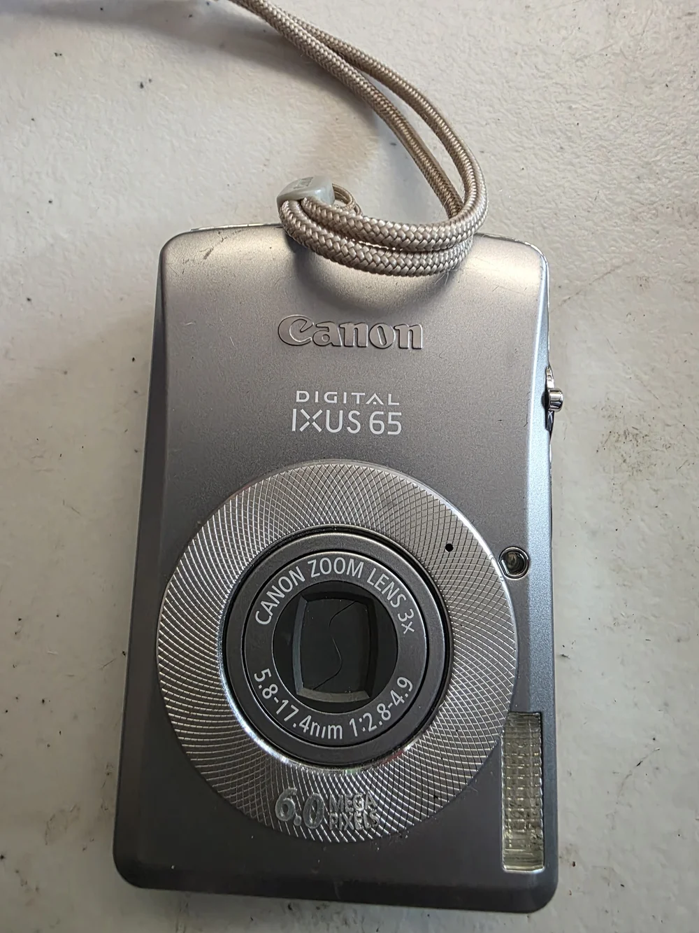 Canon Digital IXUS 65 Compact Camera in Silver and Black No Charger